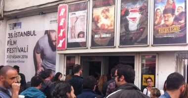 This file photo shows movie enthusiasts waiting in front of the Rexx movie theater during the 35th edition of Istanbul International Film Festival, in April 2016, Kadıköy, Istanbul. (Sabah File Photo)
