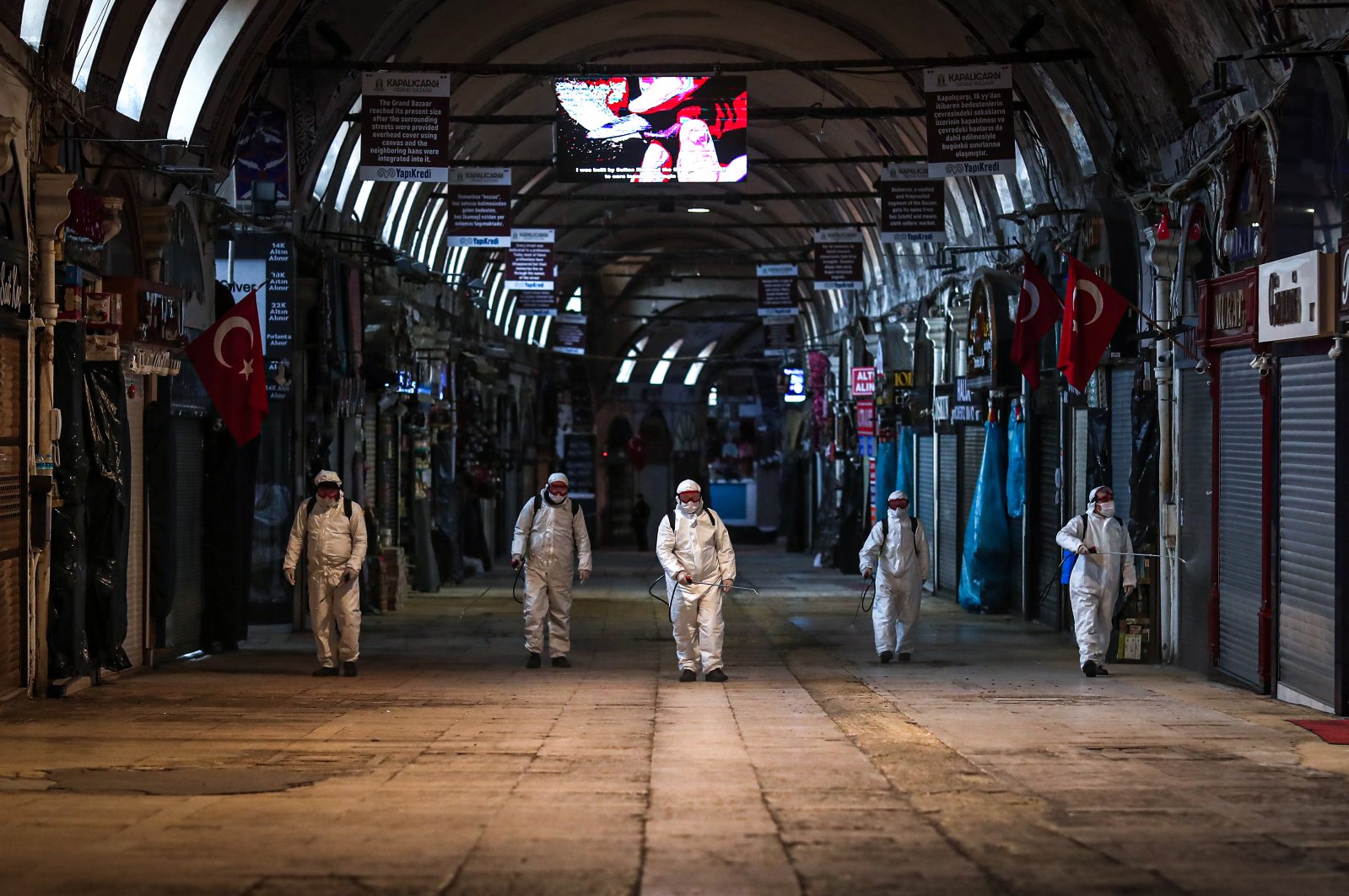 Employees of the Grand Bazaar cleaning department disinfect streets and shops inside Istanbul's famous Grand Bazaar to prevent the spread of the novel coronavirus in Istanbul, Wednesday, March 25, 2020. (EPA Photo)