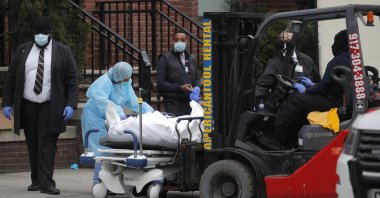 Workers prepare to load a deceased person into a trailer outside of Brooklyn Hospital Center during the coronavirus outbreak in the Brooklyn borough of New York City, New York, U.S., Monday, March 30, 2020. (Reuters Photo)