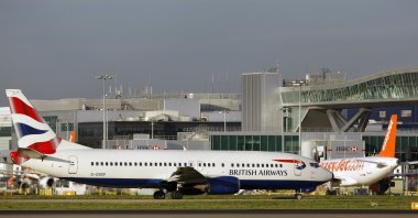 This file picture taken on November 19, 2008 shows a British Airways passenger jet along the apron at London Gatwick Airport near Crawley, southern England. (AFP Photo)