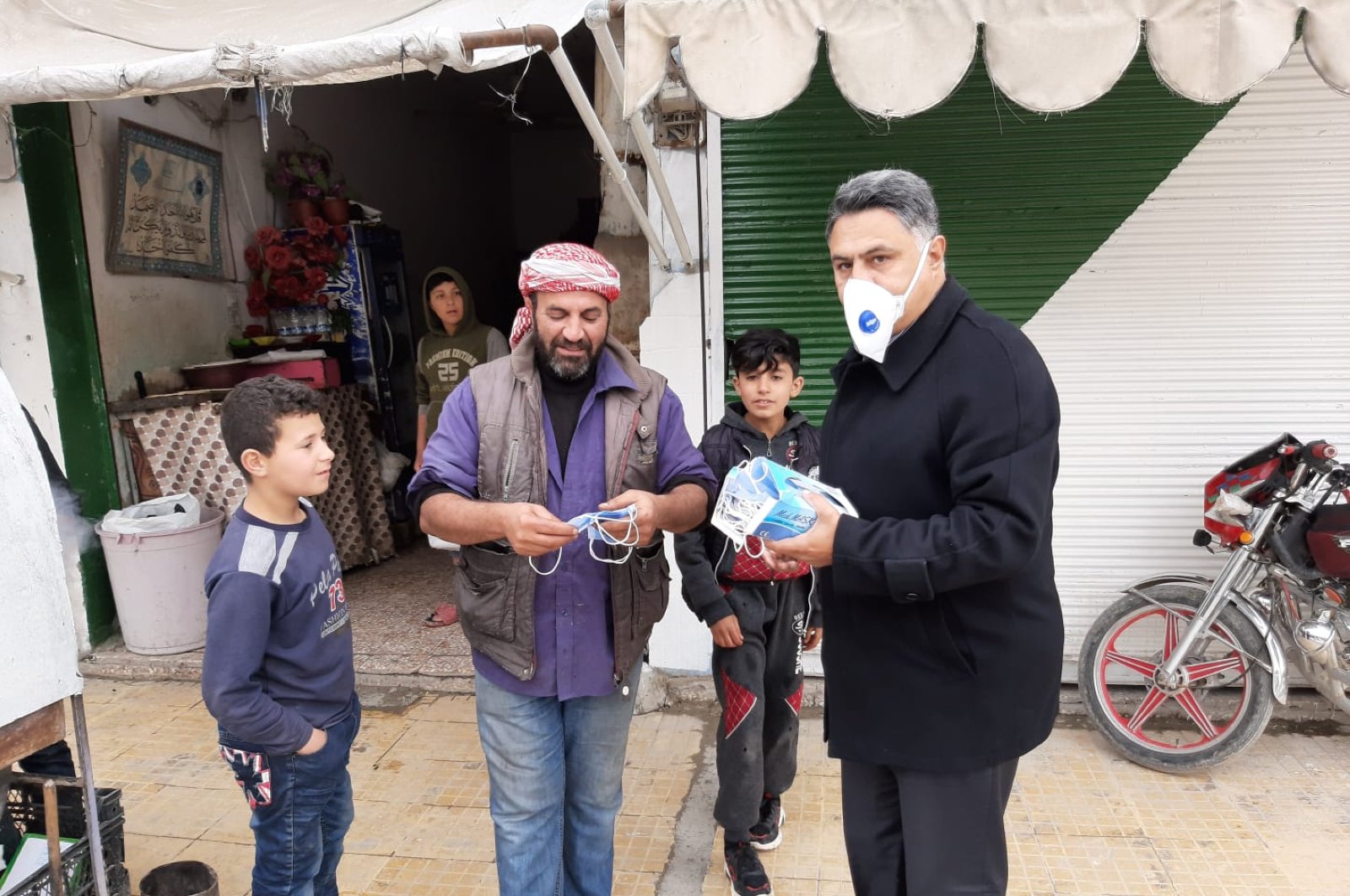 Turkish officials handed out face masks, latex gloves and informative brochures to residents in northern Syria’s Tal Abyad and Ras al-Ayn districts, Monday, March 31, 2020. (AA Photo)