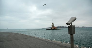 An empty stretch of the coastal promenade of Üsküdar district against the backdrop of Maiden's Tower, in Istanbul, Turkey, Thursday, April 2, 2020. (AA Photo)