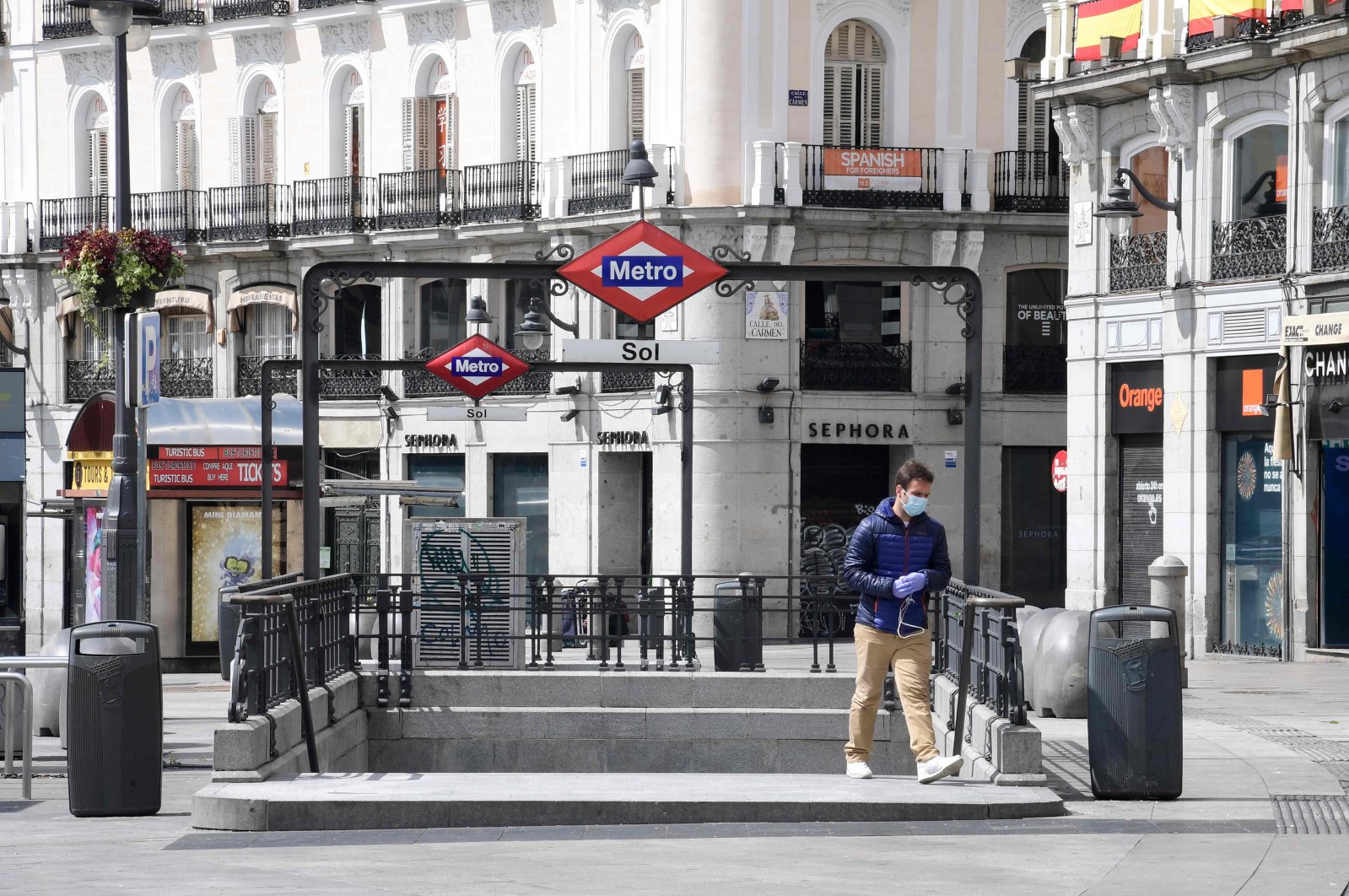 A man wearing a face mask exits the Sol metro station at Puerta del Sol square in Madrid during a national lockdown to prevent the spread of the new coronavirus, Thursday, April 1, 2020. (AFP Photo)