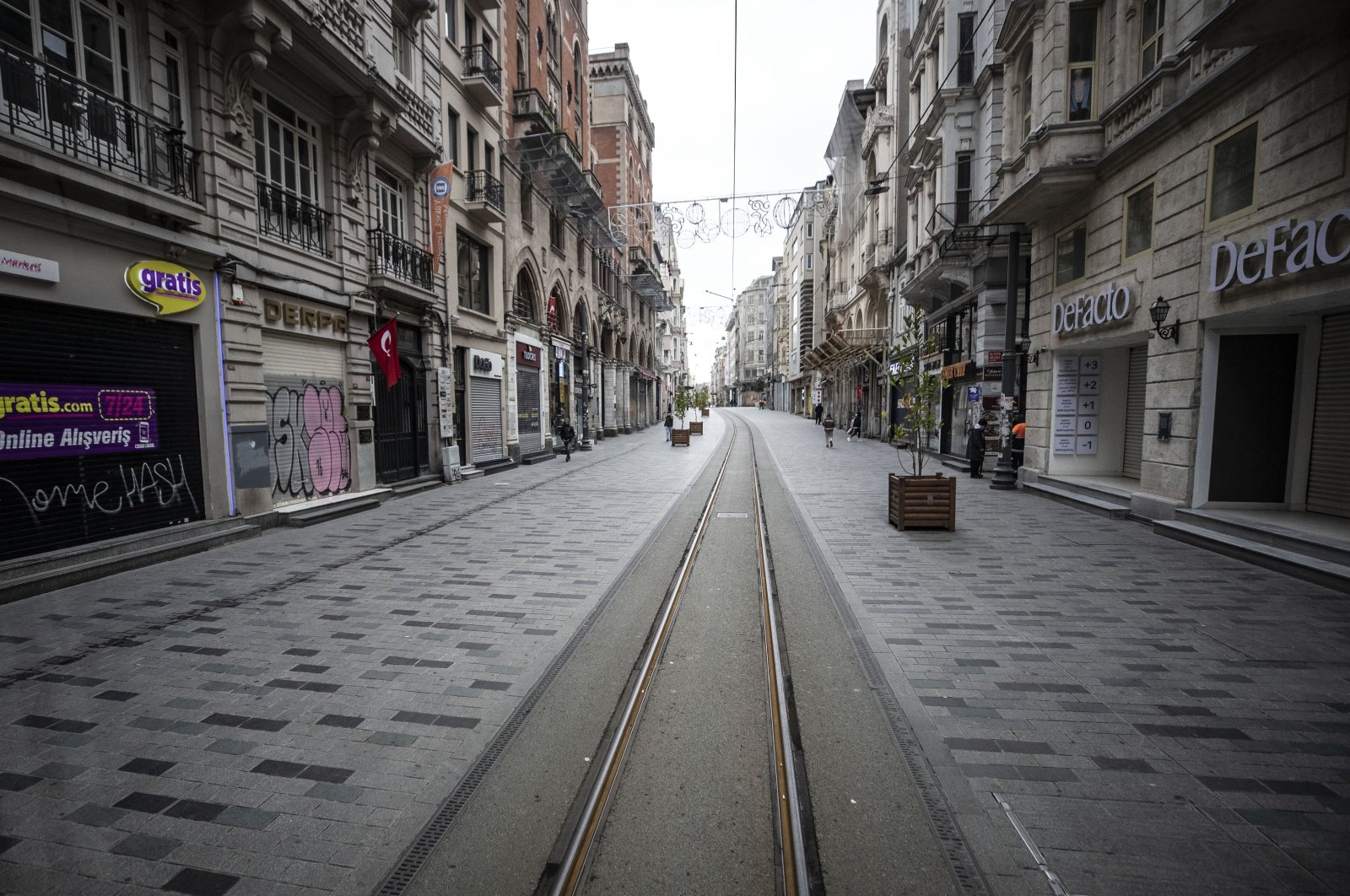 Quiet and calm befalls İstiklal Avenue near Taksim Square, one of Istanbul's busiest streets, as people remained indoors amid the growing COVID-19 outbreak. (AA Photo)