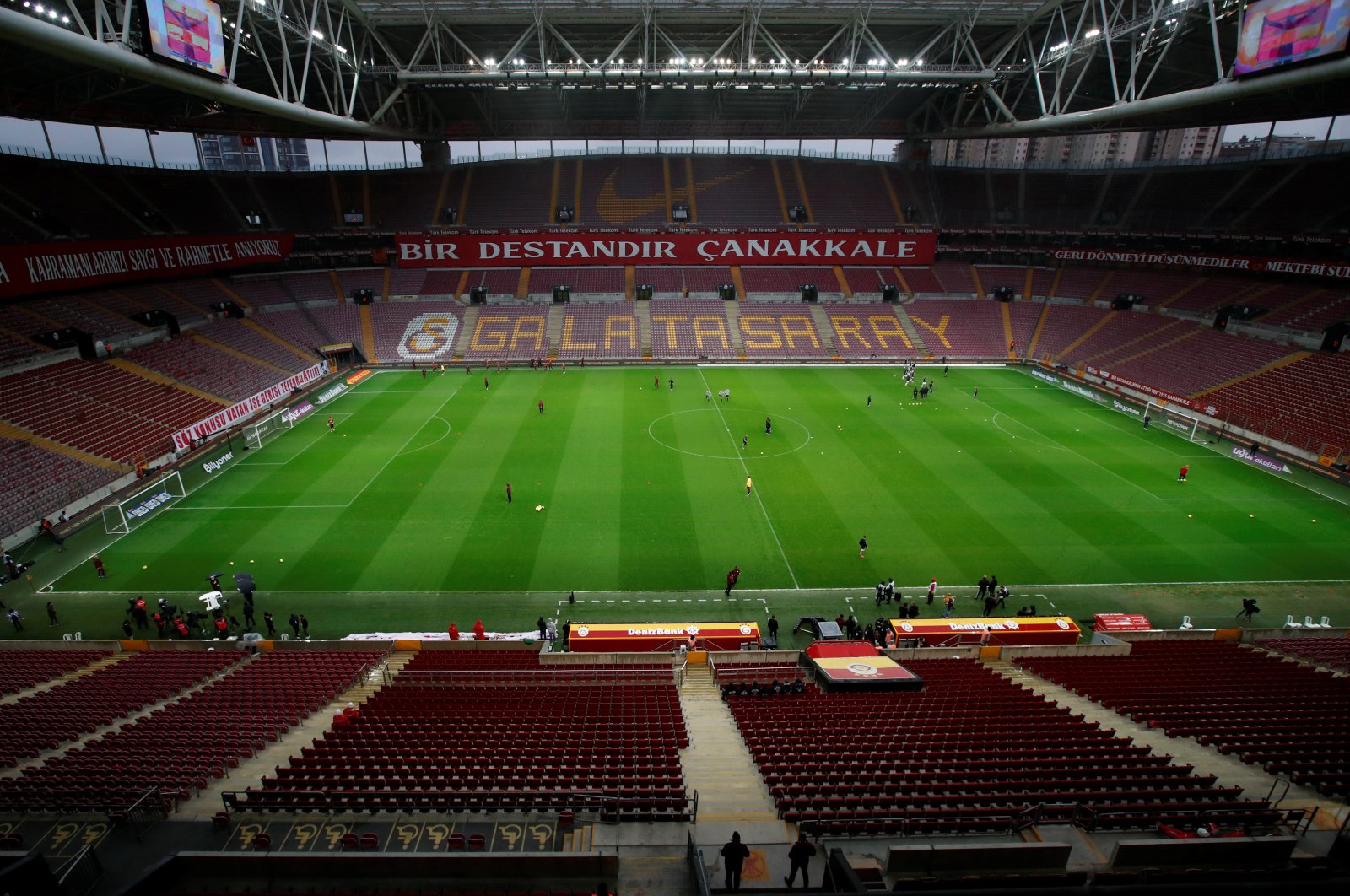 Stands were left empty during the Süper Lig match between Galatasaray and Beşiktaş as it was played behind closed doors due to the coronavirus outbreak, Istanbul, March 15, 2020. (Reuters Photo)