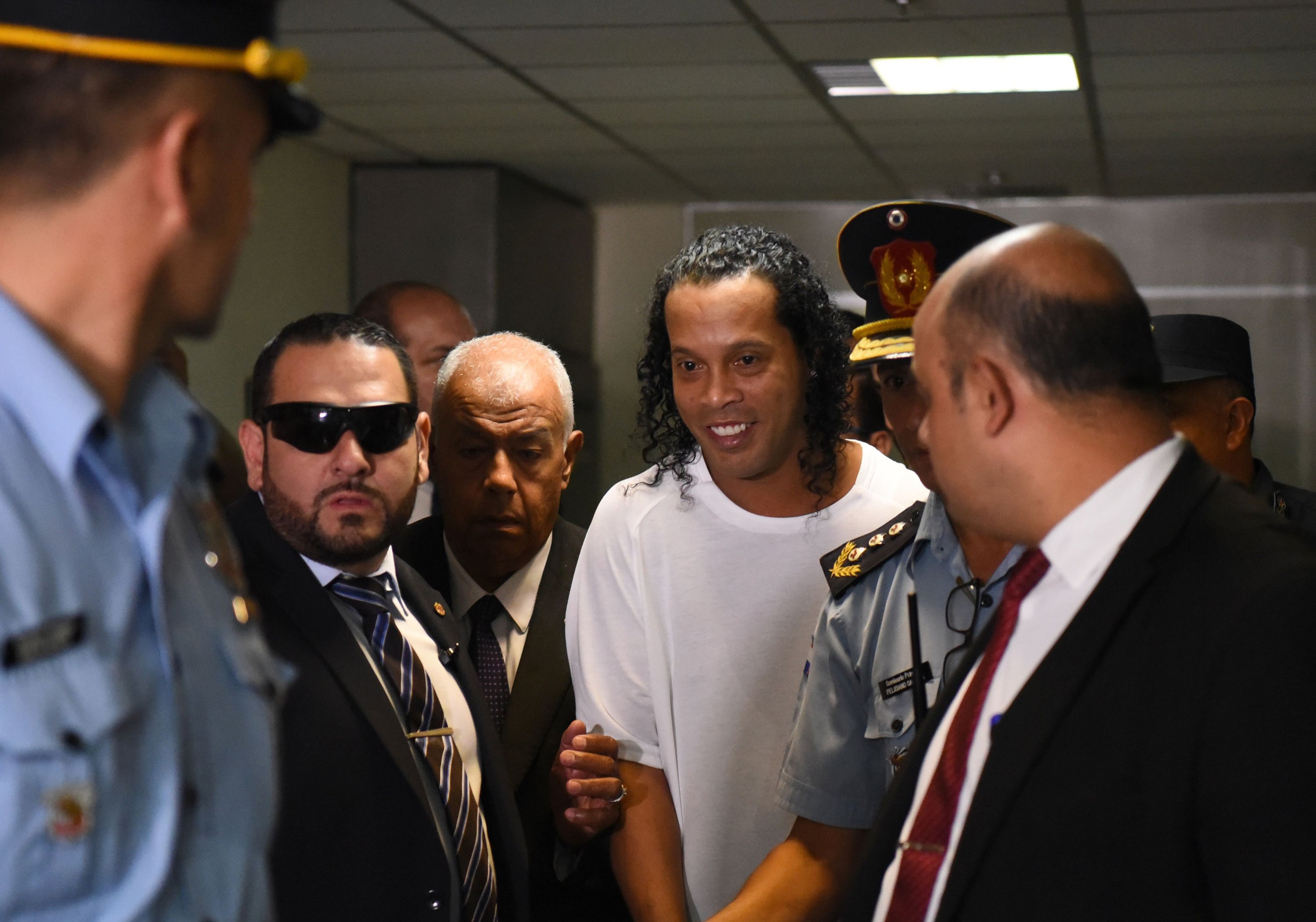 Paraguay court releases Ronaldinho to house arrest | Daily Sabah