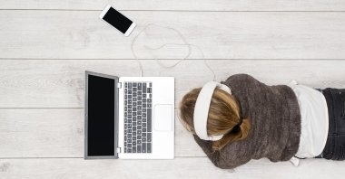 Listeners can follow 40 singers' performances throughout 40 days on Poll Production's YouTube channel. (iStock Photo)