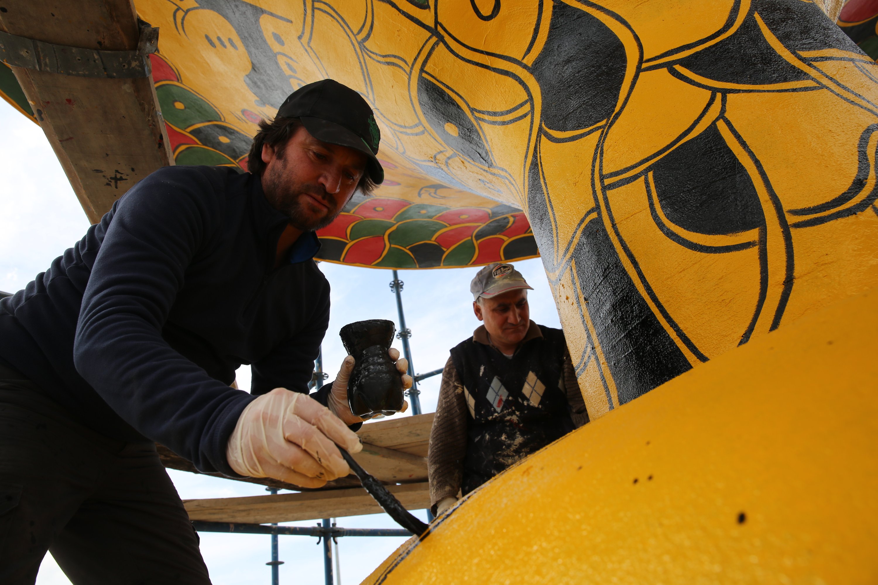 Şaban Topuz and his friend work on the jug.