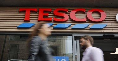 People walk past at a Tesco Express in central London, U.K., Sept. 30, 2019. (AFP Photo)