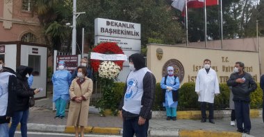 Health workers mourn outside Istanbul University's Faculty of Medicine during a commemoration for professor Dr. Cemil Taşçıoğlu, the country's first medical professional to die of COVID-19, Thursday, April 2, 2020, in Istanbul, Turkey. (AA Photo)