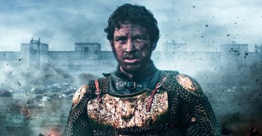 The scene in which Cem Yiğit Üzümoğlu as Mehmed the Conqueror eyes the city walls of Istanbul. 