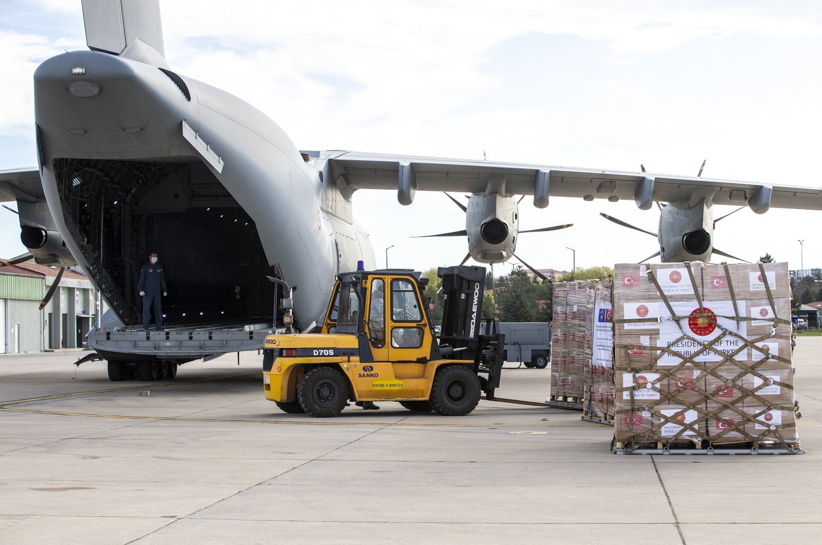 Medical aid is loaded onto a Turkish military cargo plane in Ankara, April 8, 2020. (AA Photo)