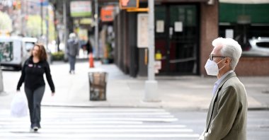 A man wearing a face mask looks on during the coronavirus pandemic, New York, U.S., April 8, 2020. (AFP Photo)