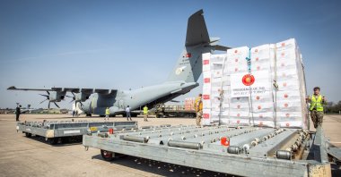 Crucial supplies of personal protective equipment for medical staff are delivered from Turkey to a Royal Air Force base for distribution around the country amid the coronavirus outbreak, Carterton, Britain, April 10, 2020. (Reuters Photo)
