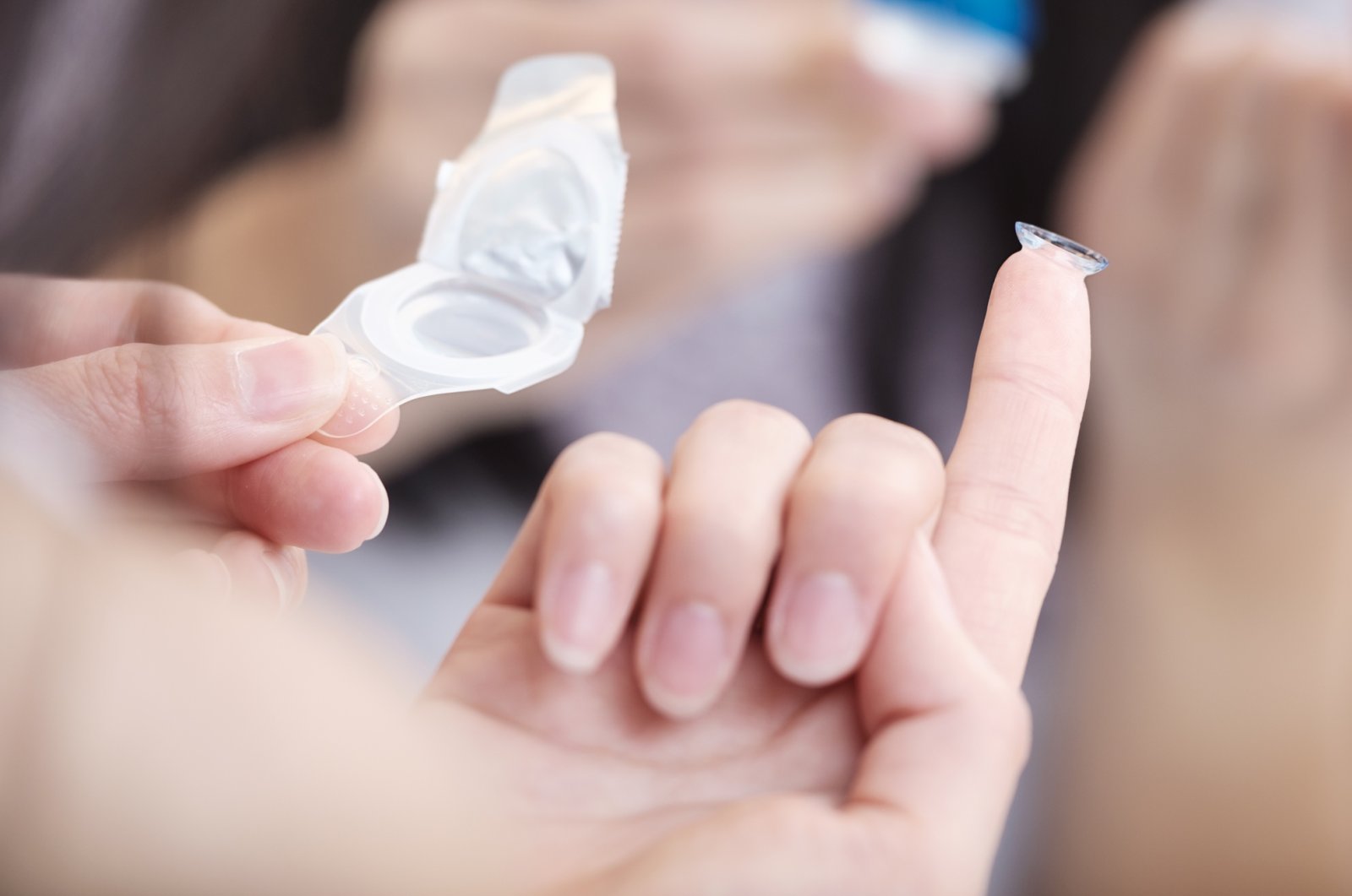 If you have to use contact lenses, you should be really careful about hygiene. (iStock Photo)