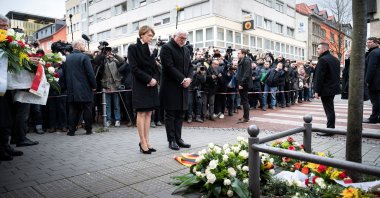 German President Frank-Walter Steinmeier and his wife Elke Budenbender pay respect to victims of a shooting in Hanau, near Frankfurt, Germany, February 20, 2020. (REUTERS Photo)