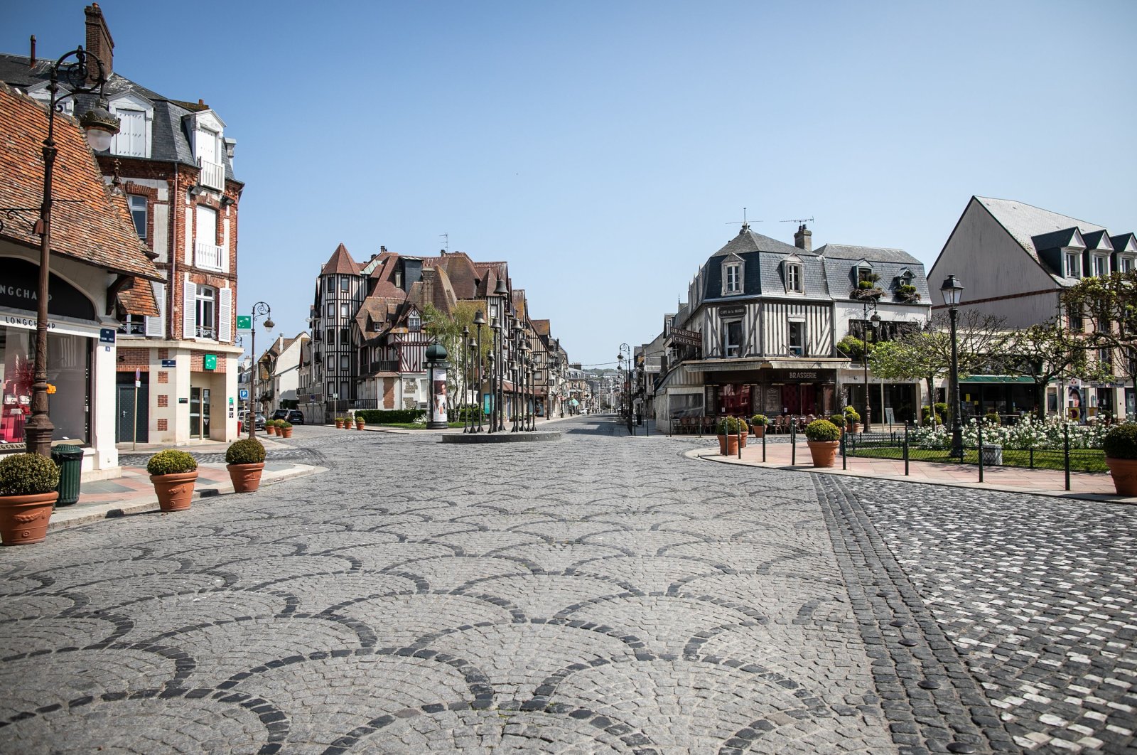 Empty downtown Deauville on the 28th day of a nationwide lockdown to stop the spread of COVID-19, Normandy, France, April 13, 2020. (AFP Photo)