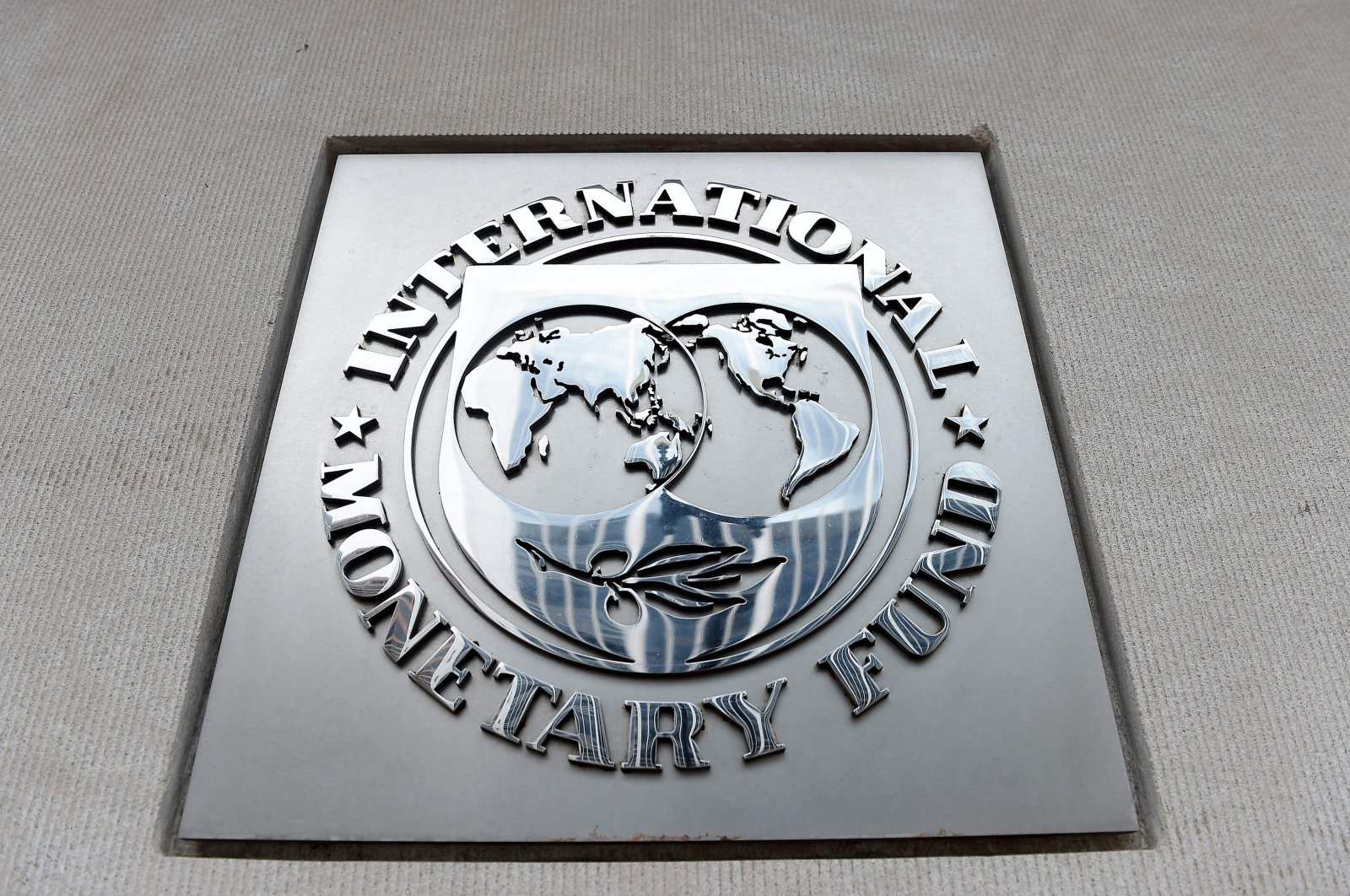 An exterior view of the International Monetary Fund building in Washington, D.C., March 27, 2020 (AFP Photo)