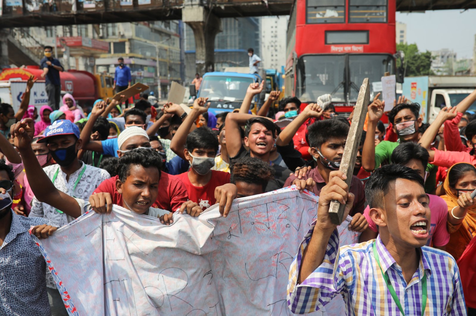 Garment workers block a road demanding their due wages during the lockdown amid concerns over the coronavirus disease (COVID-19) outbreak in Dhaka, Bangladesh, April 13, 2020. (Reuters Photo)