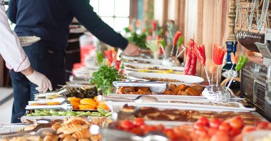 The coronavirus outbreak will change tourists' eating habits, causing them to avoid open buffets. (File Photo)