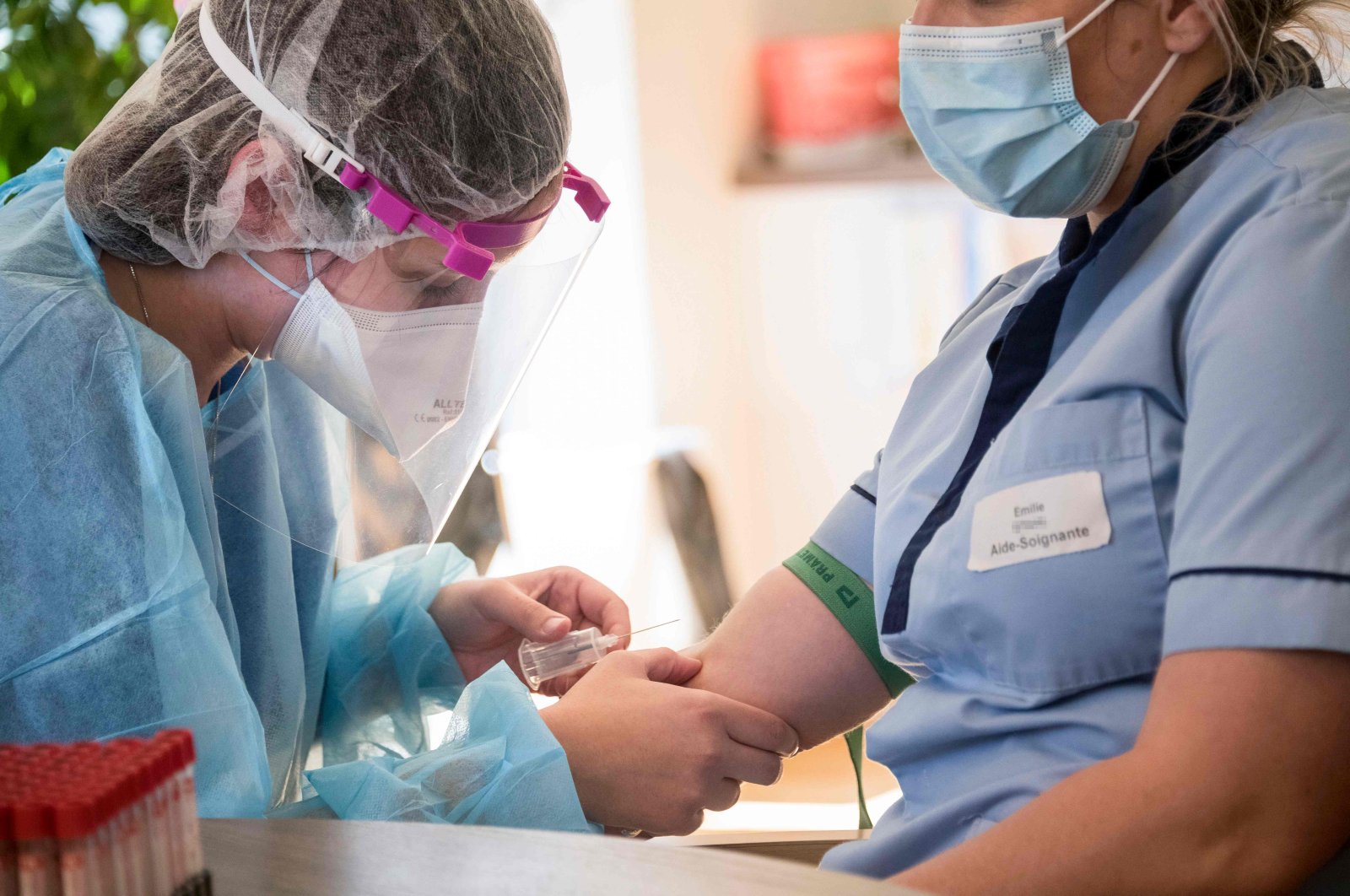 A nurse of the Les Flaxinelles EHPAD (Housing Establishment for Dependant Elderly People) has a blood sample taken for a COVID-19 serological test, Bergheim, eastern France, April 14, 2020,. (AFP Photo)