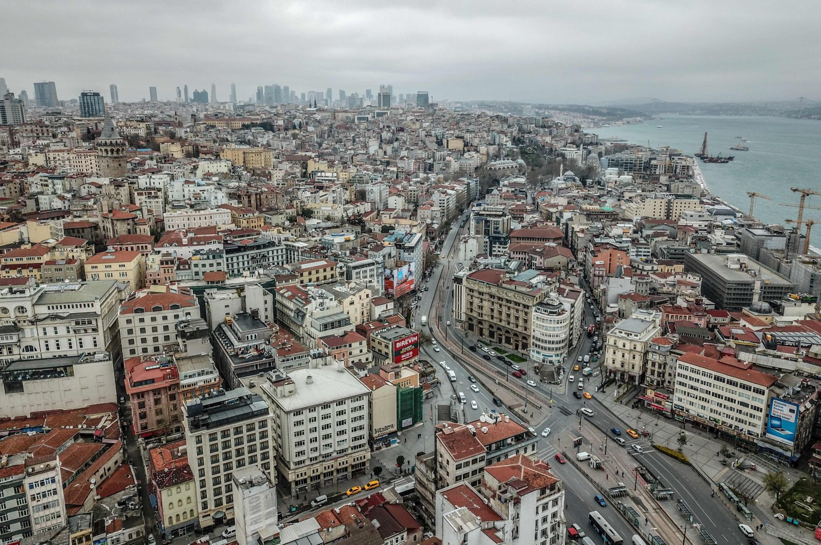 A view of the Karaköy district of central Istanbul, deserted due to the coronavirus outbreak, March 26, 2020. (AFP Photo)