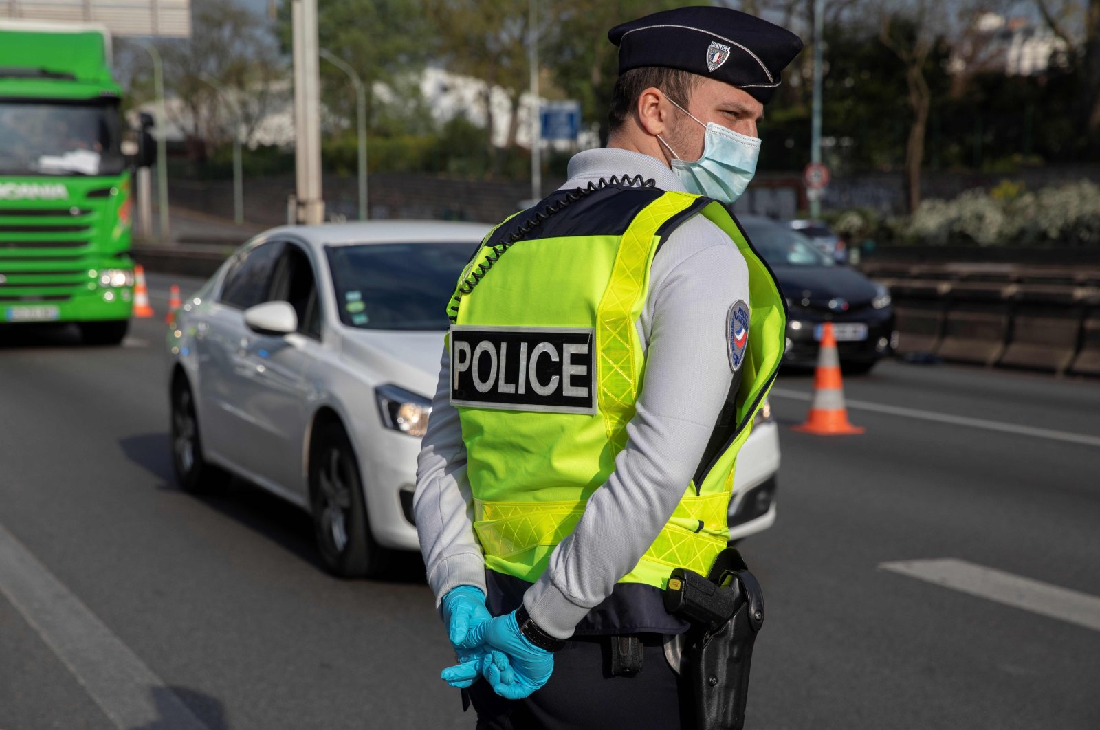 French police check motorists' outings authorization on Paris' ring-road, April 11, 2020. (AFP Photo)