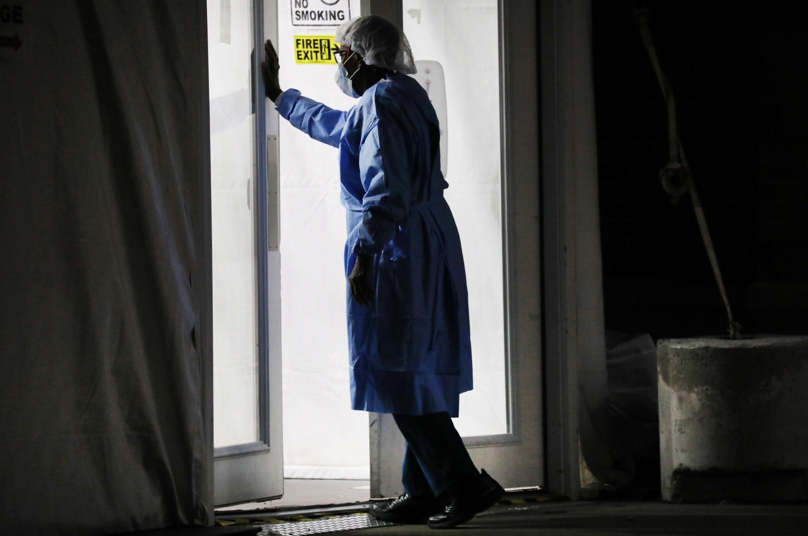 Medical workers work a night shift outside of a special coronavirus intake area at Maimonides Medical Center on April 15, 2020 in the Borough Park neighborhood of the Brooklyn borough of New York City. Hospitals in New York City (Getty / AFP Photo)