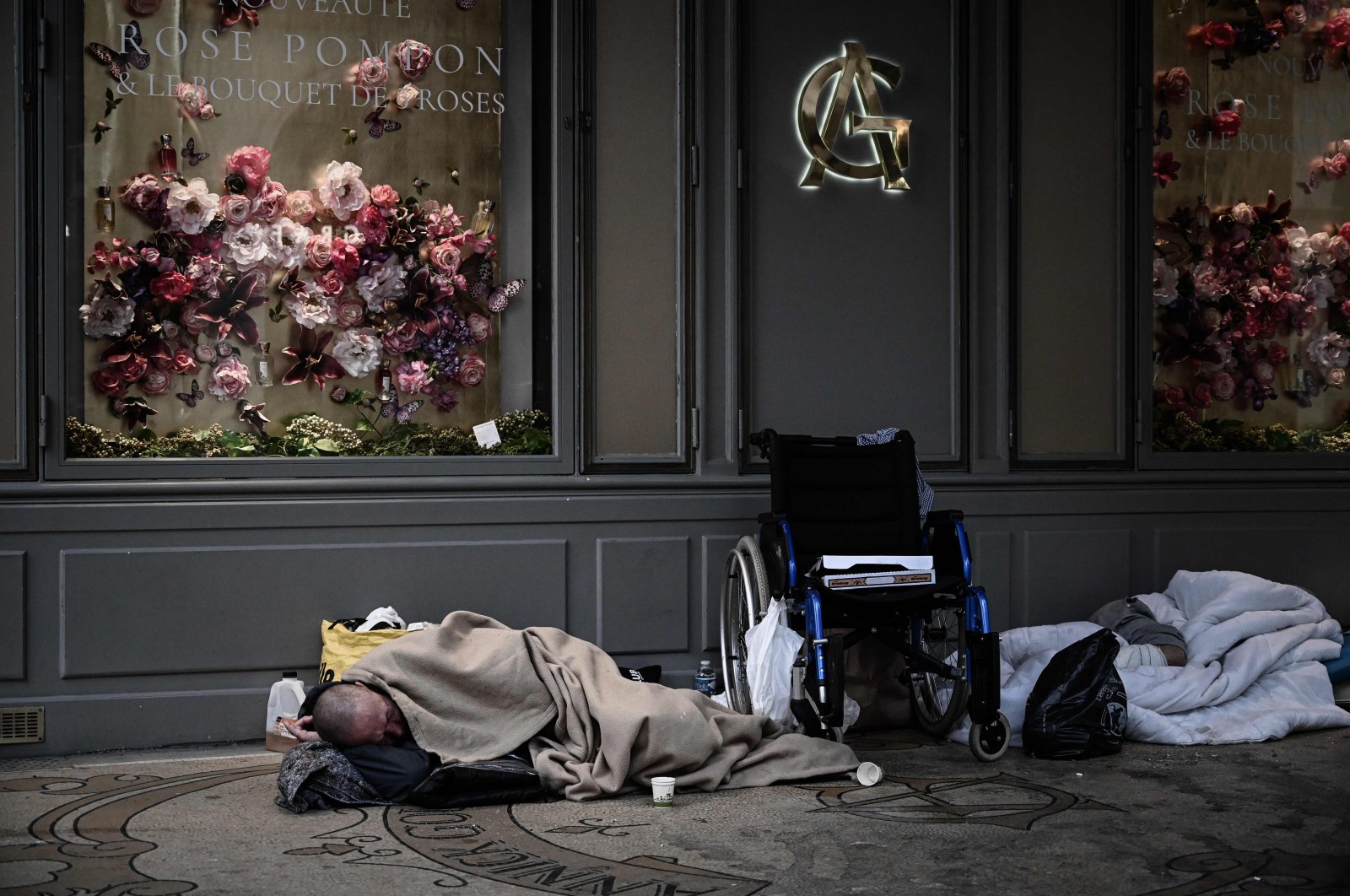 A homeless person sleeps in front of closed shops in Paris on April 17, 2020, on the 32nd day of a strict lockdown in France aimed at curbing the spread of the COVID-19 pandemic caused by the novel coronavirus. (AFP Photo)