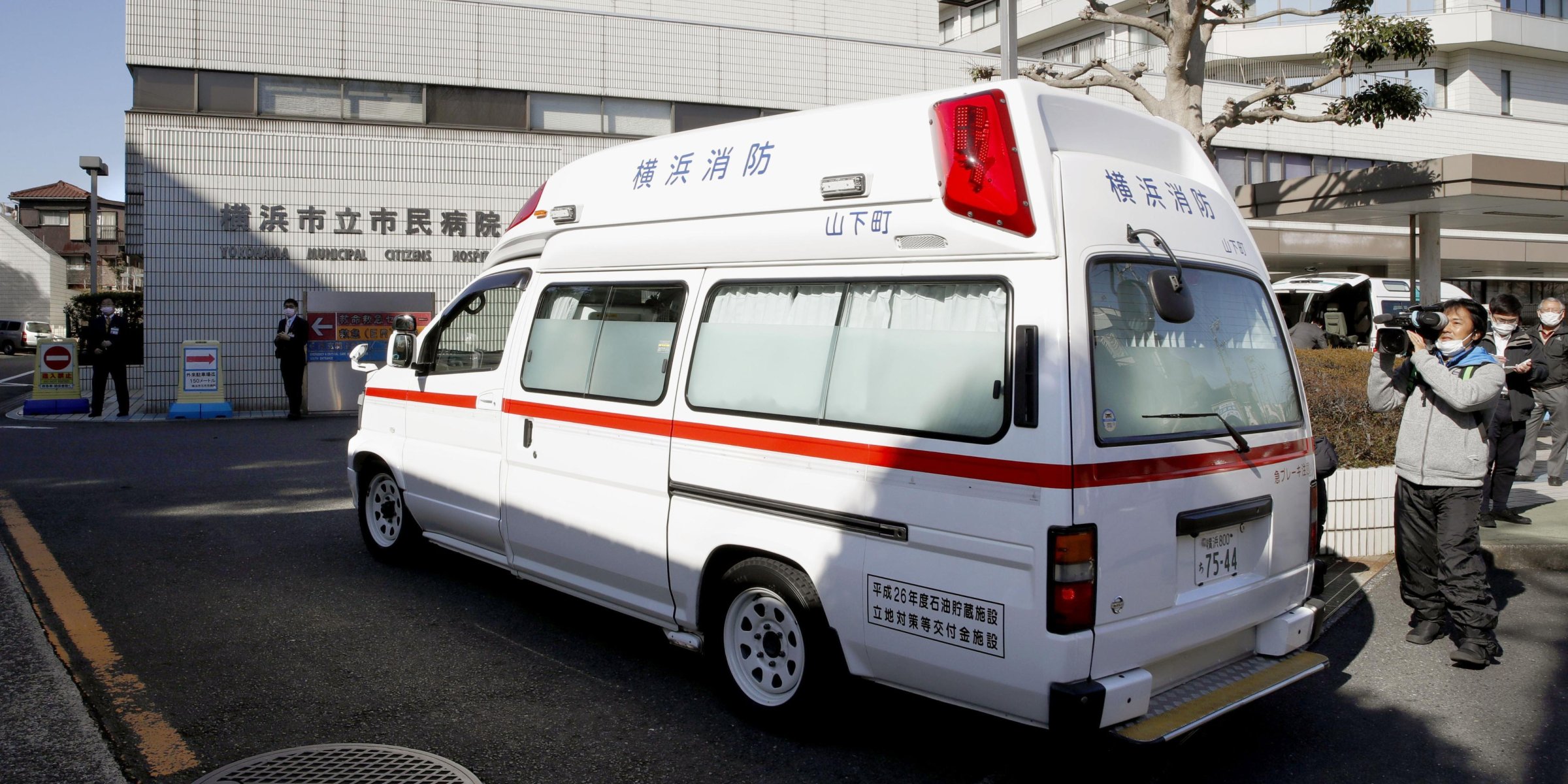 Japan's COVID-19 cases top 10,000 as emergency medical system collapses ...