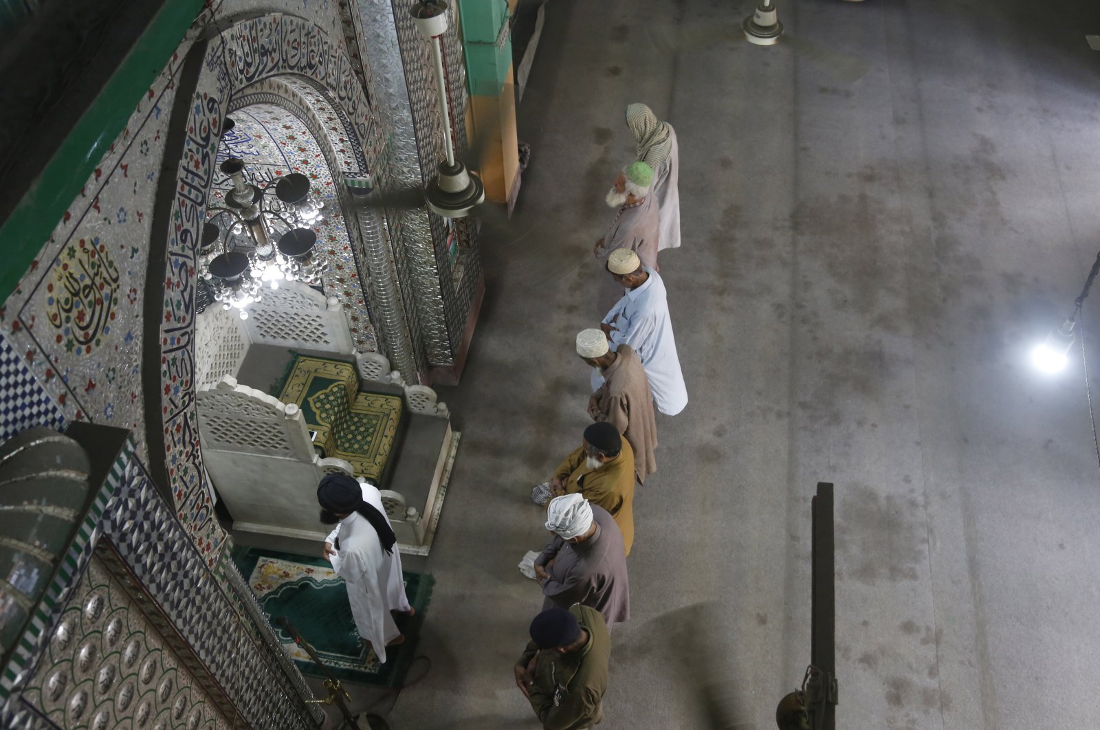 People attend Friday prayers at a mosque during a nation-wide lock down as a preventive measure against the outbreak of coronavirus, in Lahore, Pakistan, April 17, 2020. (AP Photo)
