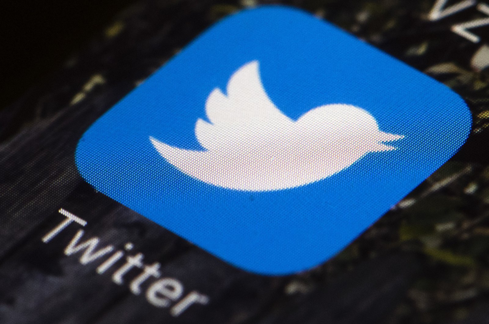 The Twitter app icon on a mobile phone in Philadelphia, PA, April 26, 2017. (AP Photo)