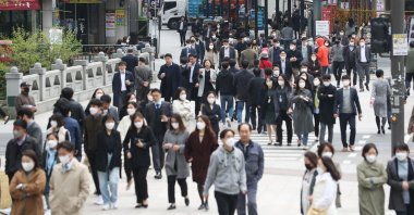 People wearing protective masks walk in Jongno Ward, Seoul, South Korea, April 20, 2020. (EPA Photo)