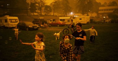 Abigail Ferris (C) plays with friends at a temporary evacuation center for bushfire victims in Bega, New South Wales, Australia, Dec. 31, 2019. (AP Photo)