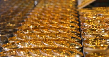 Gold bracelets displayed at a gold shop in Istanbul's Grand Bazaar, Turkey, April 16, 2020. (İHA Photo)