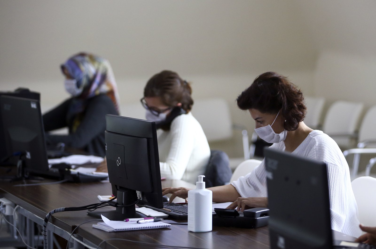 A team of health experts answers people’s calls regarding the COVID-19 outbreak at a call center set up by the Ministry of Health, Ankara, Turkey, April 15, 2020. (AA Photo)