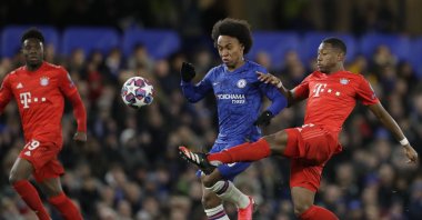 Bayern Munich's David Alaba challenges Chelsea's Willian during a Champions League match in London, England, Feb. 25, 2020. (AP Photo)