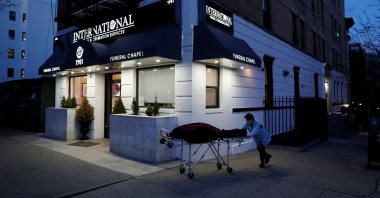 Lily Sage Weinrieb, 25, a Resident Funeral Director at International Funeral & Cremation Services, a funeral home in Harlem, wheels a deceased person to be prepared for a viewing service the following day, into the funeral home where she works, during the coronavirus disease (COVID-19) outbreak, in Manhattan,New York, U.S., April 16, 2020. (Reuters Photo)
