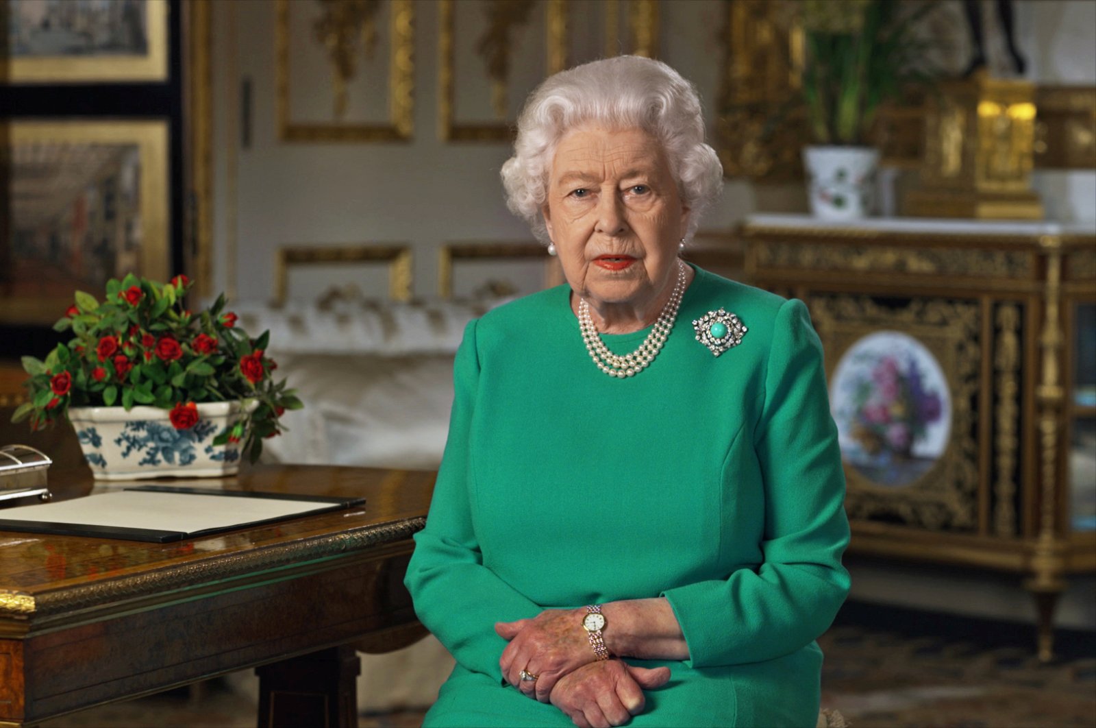 Buckingham Palace handout image of Britain's Queen Elizabeth during her address to the nation and the Commonwealth in relation to the coronavirus epidemic (COVID-19), recorded at Windsor Castle, Britain, April 5, 2020. (Reuters Photo)