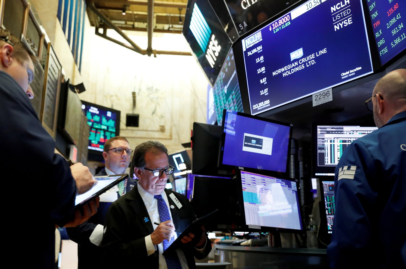 Traders wait for stocks to resume trading on Norwegian Cruise Lines Holding Ltd. on the floor of the New York Stock Exchange in New York City, U.S., March 13, 2020. (Reuters Photo)
