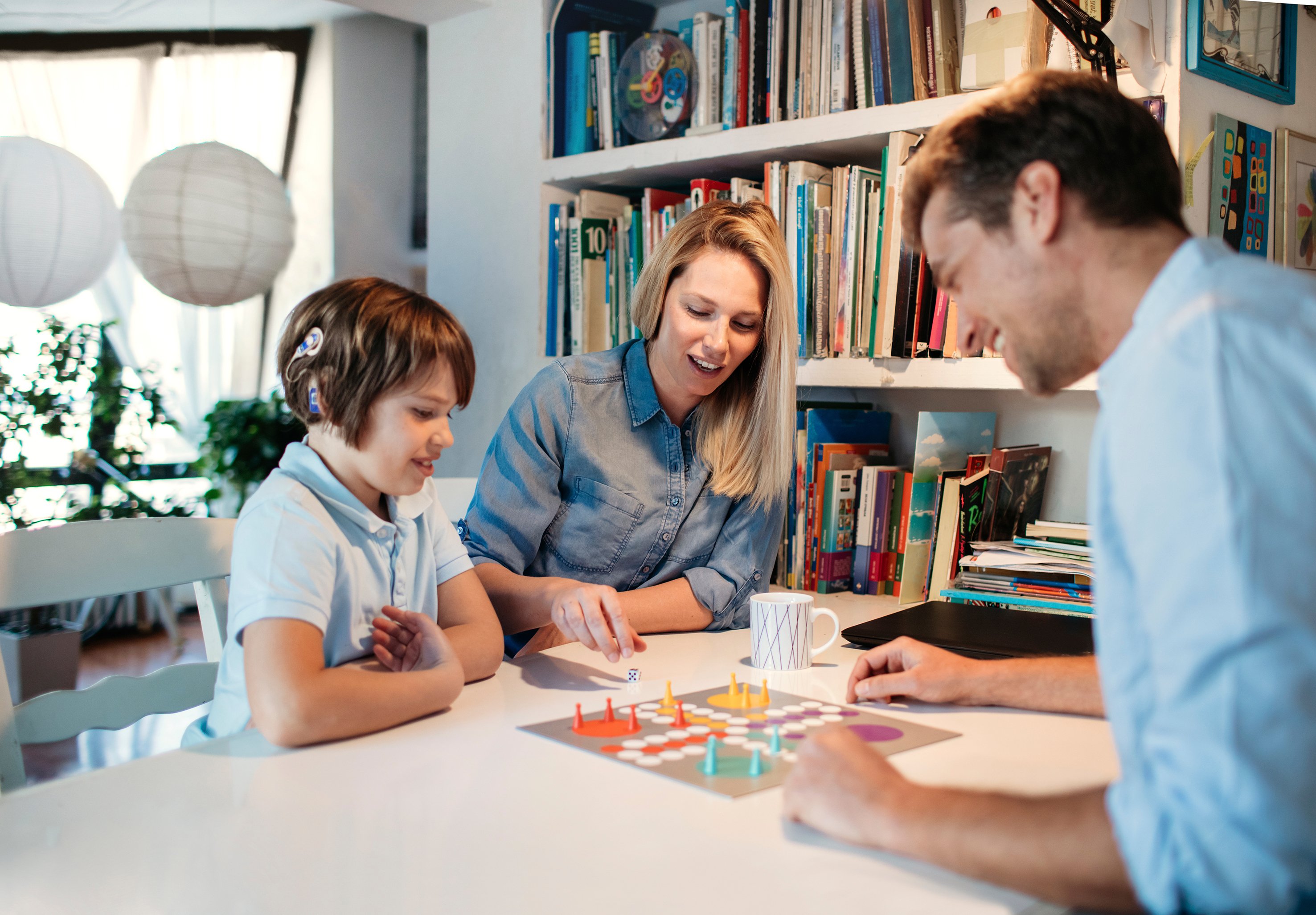 To play games like Ludo with your children at home is a recommended way for digital detox.