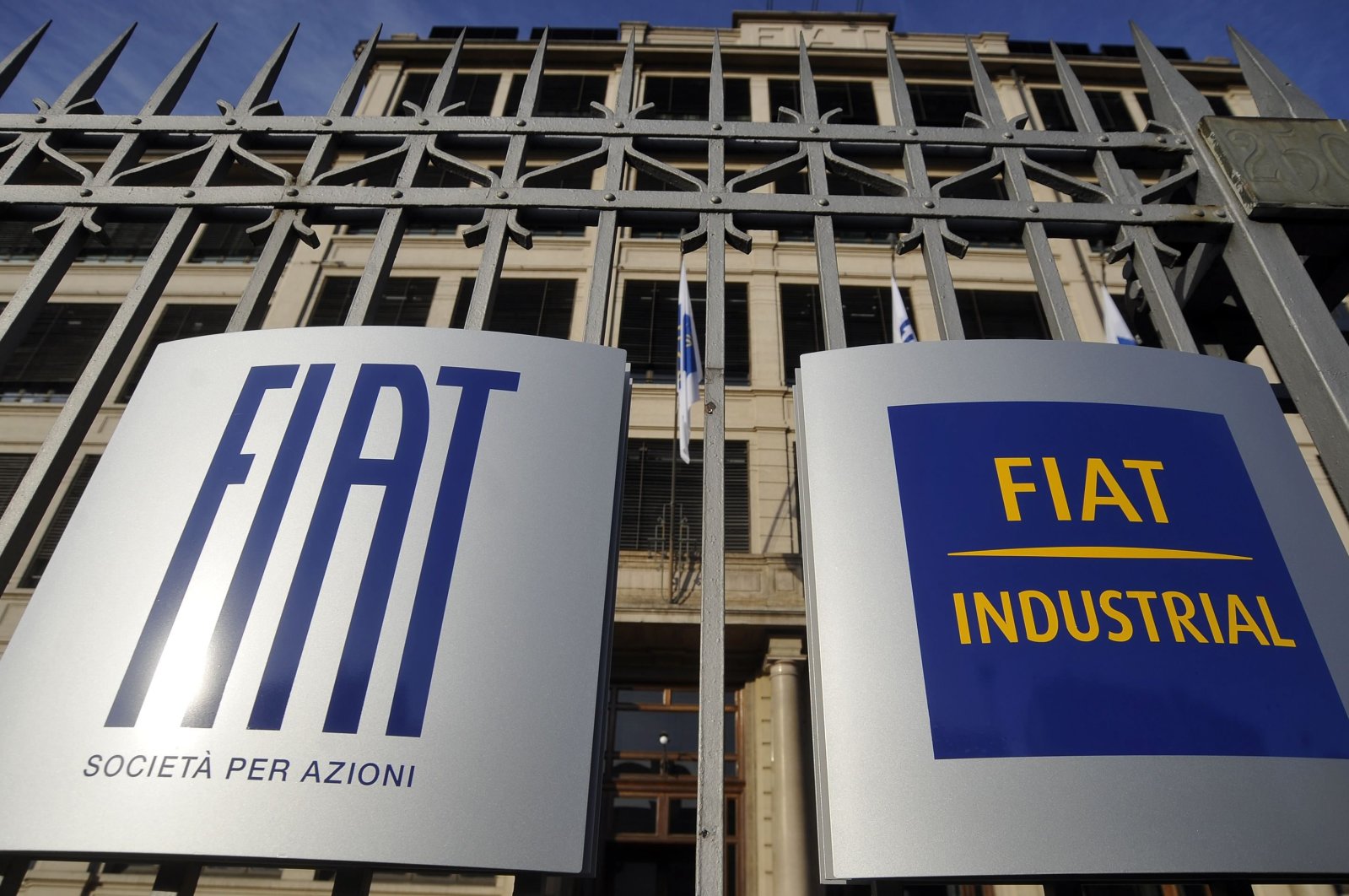 Fiat's logos are seen at the main entrance of the Fiat headquarters in Turin, Italy, Jan. 12, 2011. (Reuters Photo)