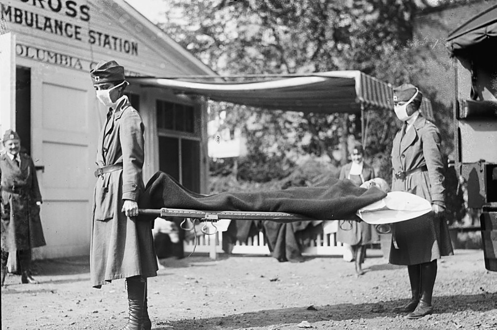Nurses take part in a demonstration at the Red Cross Emergency Ambulance Station in Washington, D.C., during the Spanish Flu pandemic of 1918 in Washington, US.(Reuters Photo)