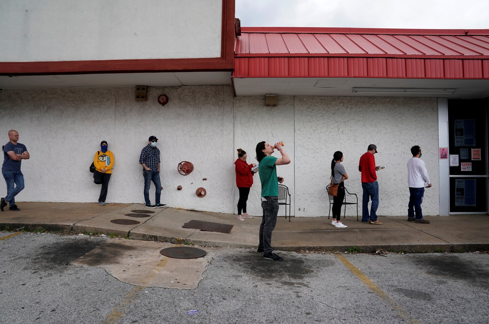 People who lost their jobs wait in line to file for unemployment following an outbreak of the coronavirus disease (COVID-19), at an Arkansas Workforce Center in Fayetteville, Arkansas, U.S., April 6, 2020. (Reuters Photo)