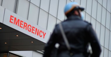 An NYPD officer sits on his horse in front of the emergency room entrance as people applaud to show their gratitude to medical staff and essential workers outside NYU Langone Health hospital, New York City, April 23, 2020. (AFP Photo)