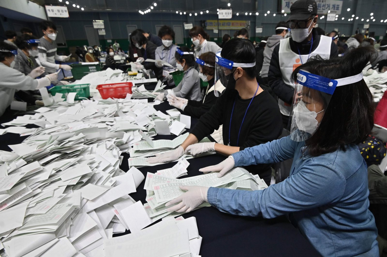 South Korean election officials sort voting papers for ballot counting in the parliamentary elections at a gymnasium in Seoul, South Korea, April 15, 2020. (AFP Photo)
