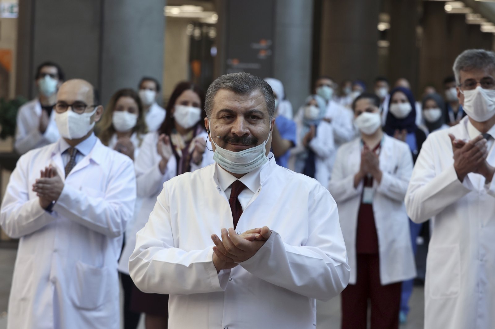 Turkish Health Minister Fahrettin Koca and medical official applaud during inauguration ceremony of the Başakşehir City Hospital, in Istanbul, Monday, April 20, 2020. President Recep Tayyip Erdoğan inaugurated a 2,600-bed public hospital via teleconference in Istanbul, whose construction was expedited amid the new coronavirus outbreak. (AP Photo)