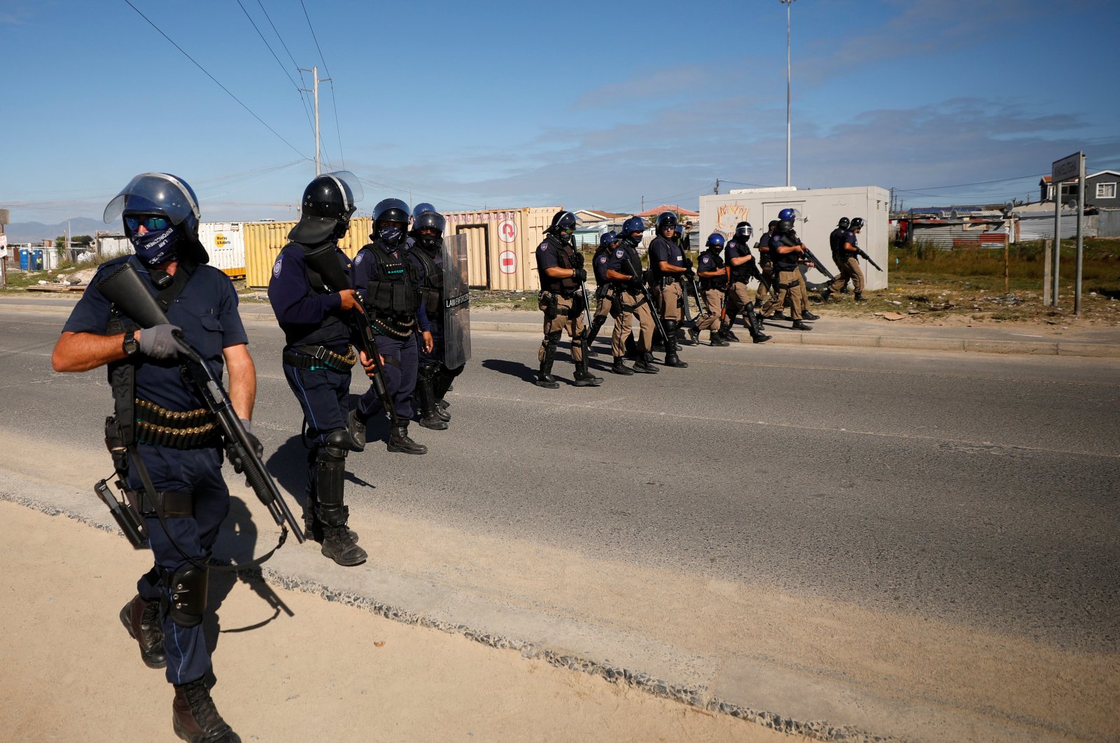 Police officers patrol the streets during a nationwide lockdown aimed at limiting the spread of the coronavirus disease (COVID-19), Cape Town, April 21, 2020. (REUTERS Photo)