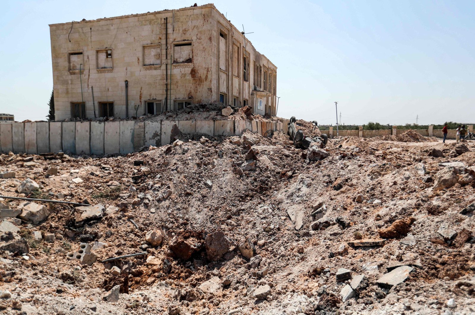This picture taken on August 31, 2019 shows a view outside a health facility that was hit by a reported Russia-backed regime airstrike after midnight in the town of Urum al-Kubra in the western countryside of Syria's northern Aleppo province. (AFP Photo)