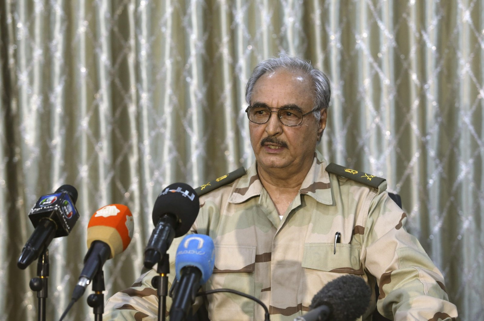 General Khalifa Haftar speaks during a news conference at a sports club in Abyar, a small town to the east of Benghazi. May 17, 2014. (Reuters Photo)